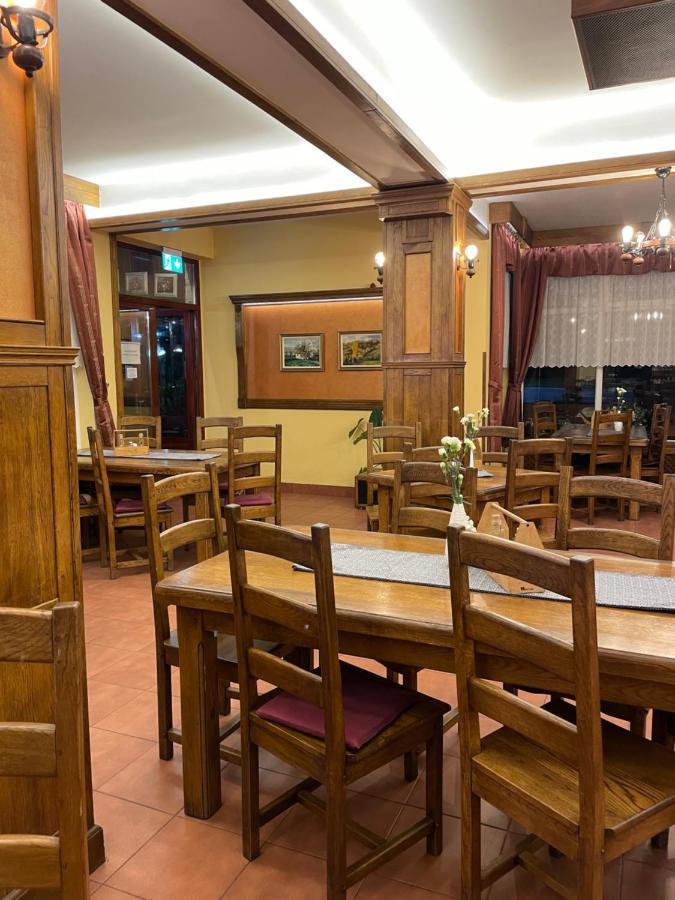 Pensiune Restaurant Route60 Ciucea Exterior foto